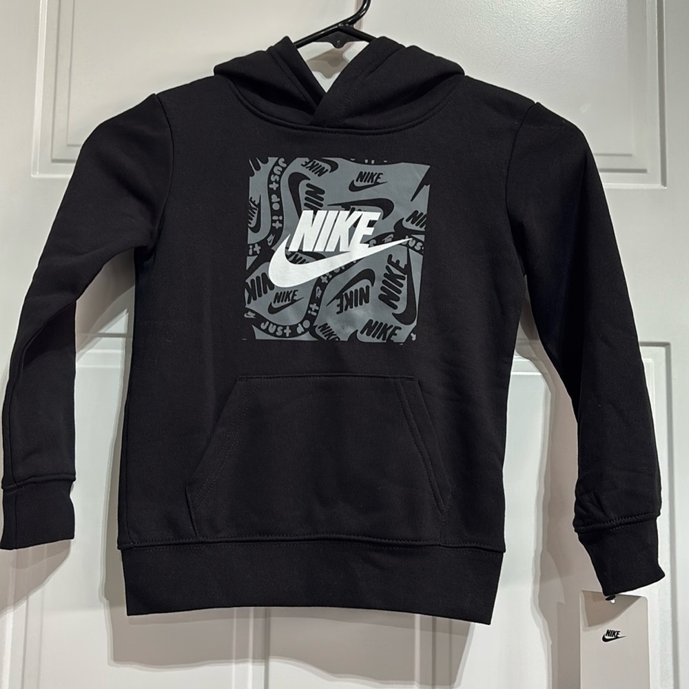 Nike Hoodie Pullover,fleece lined,pouch pocket, rib knit cuff/waist,Nike logo